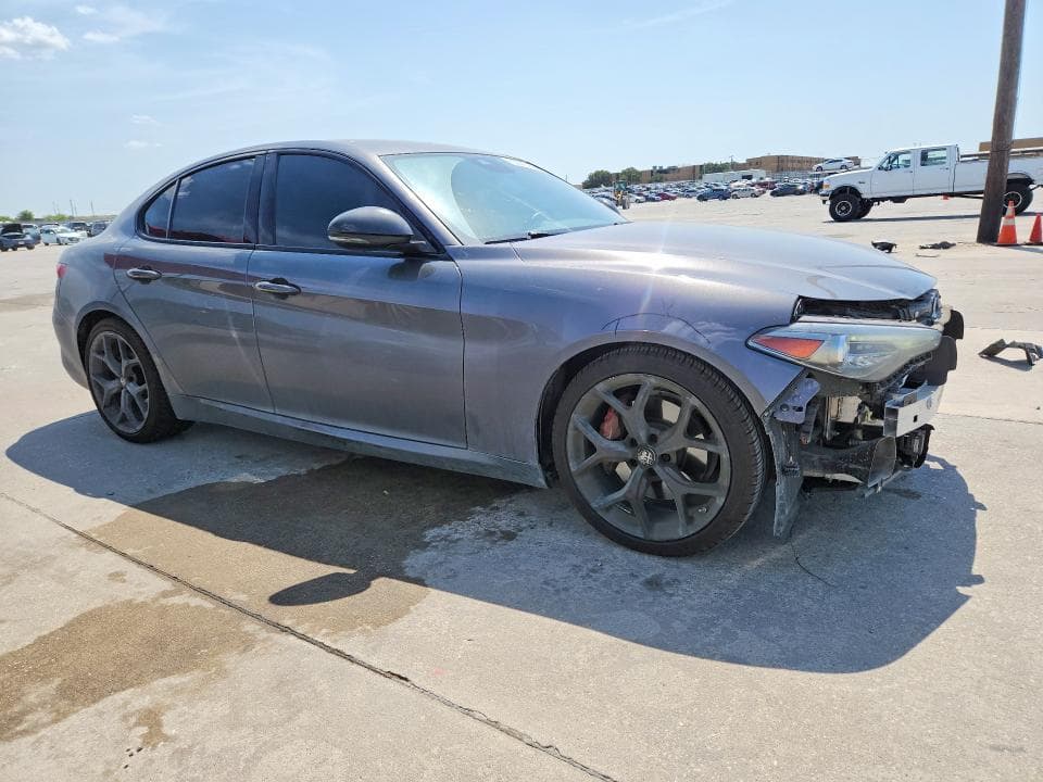 2020 ALFA ROMEO GIULIA 4