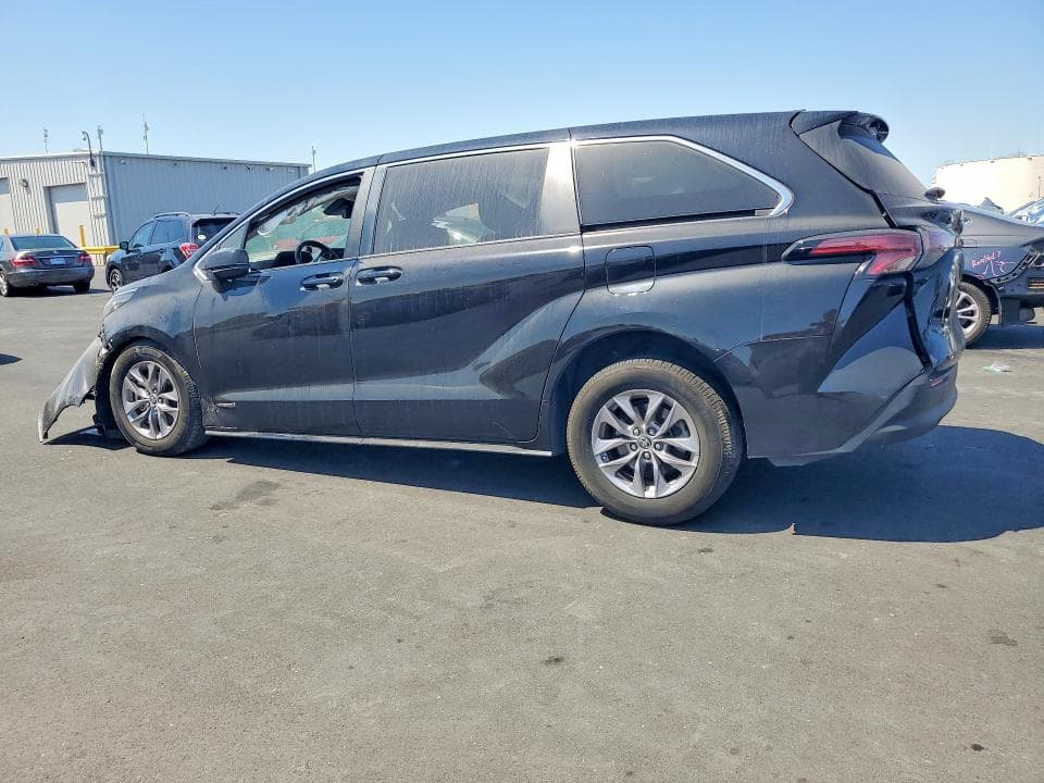 2021 TOYOTA SIENNA LE 2