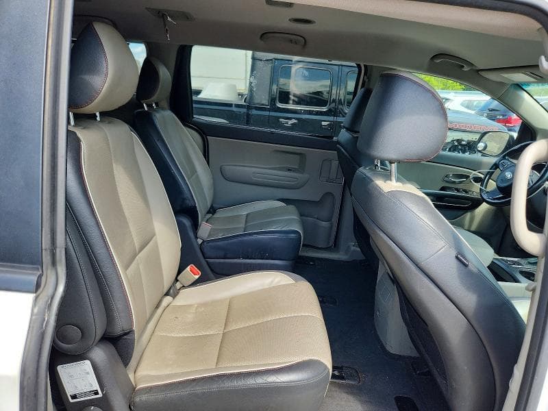 2017 KIA SEDONA LX 11