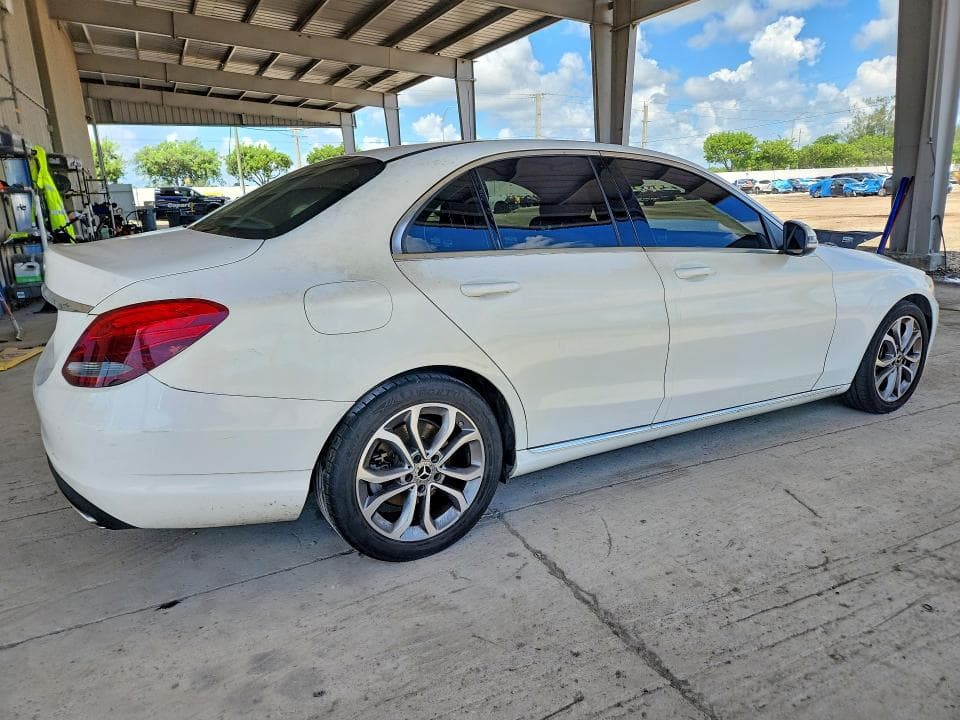 2018 MERCEDES-BENZ C 300 3