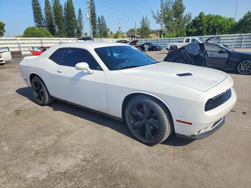 2018 DODGE CHALLENGER SXT 4