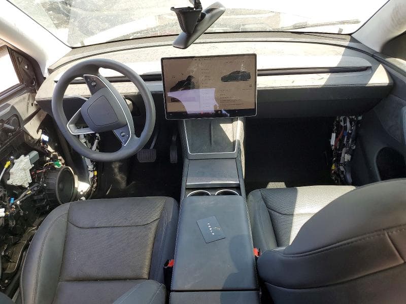 2026 TESLA MODEL Y 8