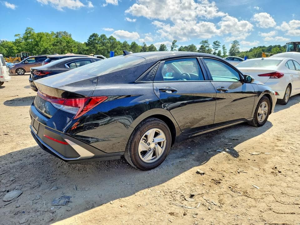 2025 HYUNDAI ELANTRA SE 3