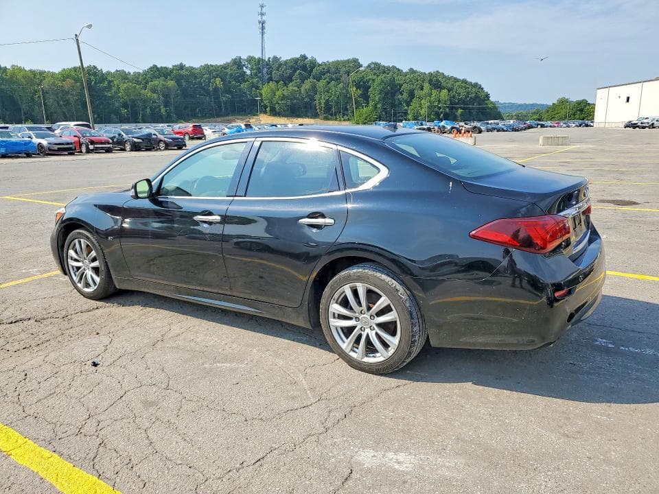 2017 INFINITI Q70 3.7 2