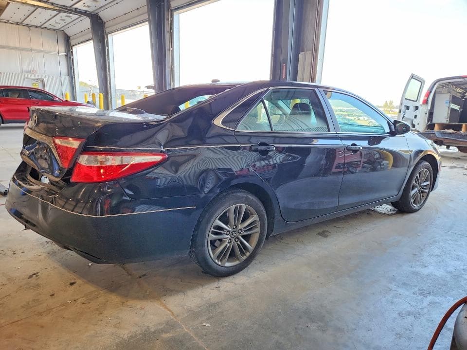 2017 TOYOTA CAMRY SE 3