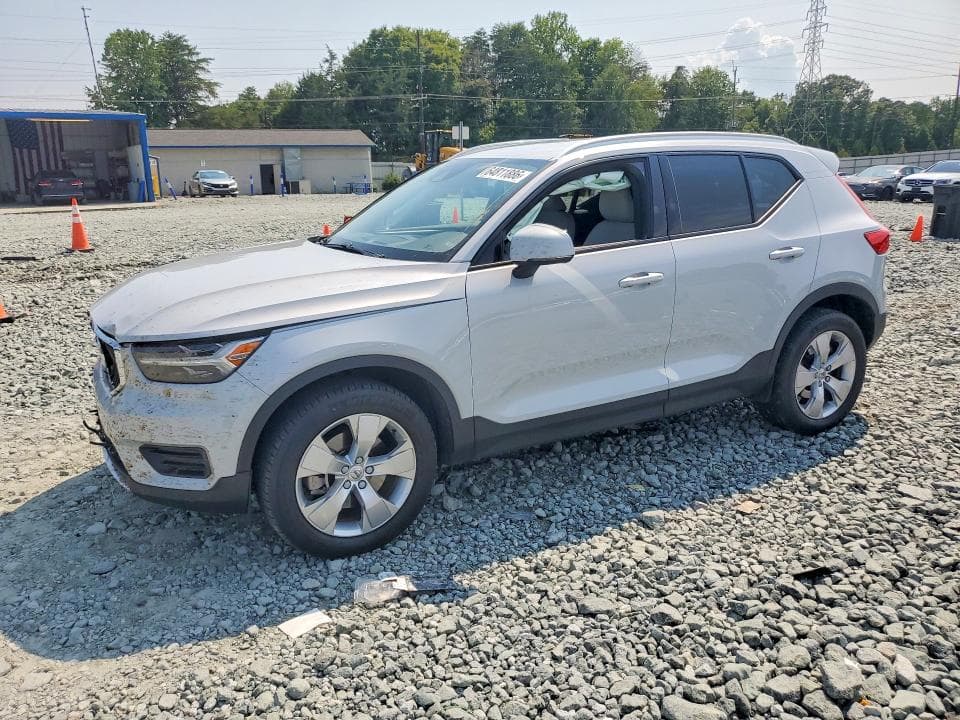 2020 VOLVO XC40 T4 MOMENTUM - 1