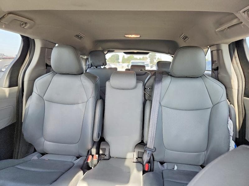 2024 TOYOTA SIENNA XLE 10