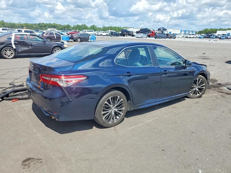 2018 TOYOTA CAMRY SE 3