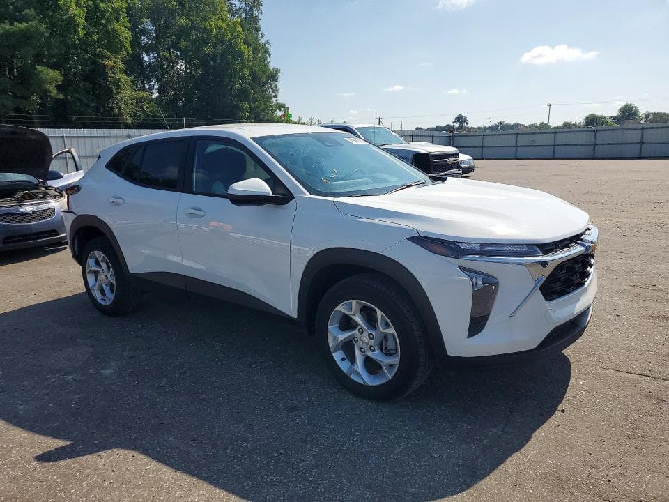 2024 CHEVROLET TRAX LS 4