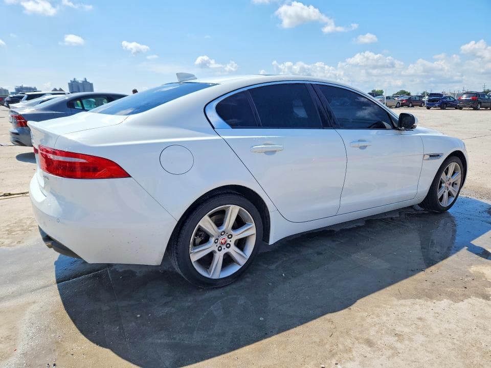 2018 JAGUAR XE PREMIUM 3