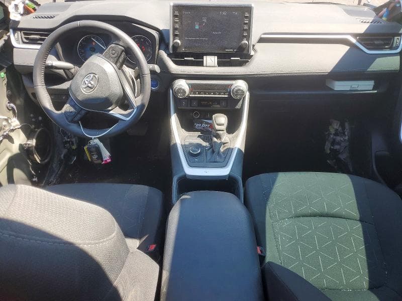2022 TOYOTA RAV4 XLE 8