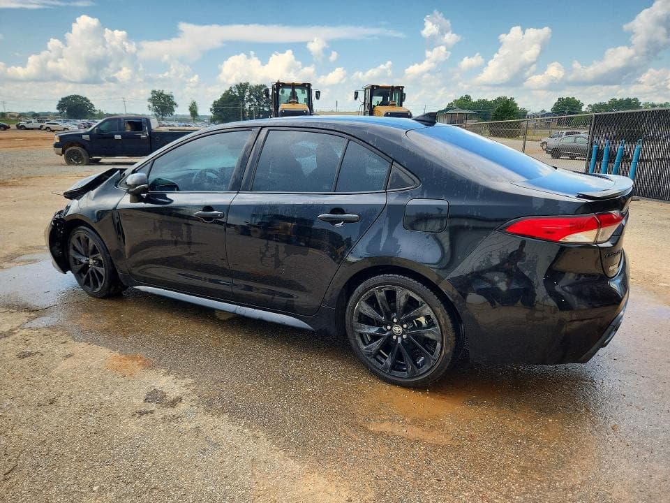 2021 TOYOTA COROLLA SE NIGHTSHADE EDITION 2