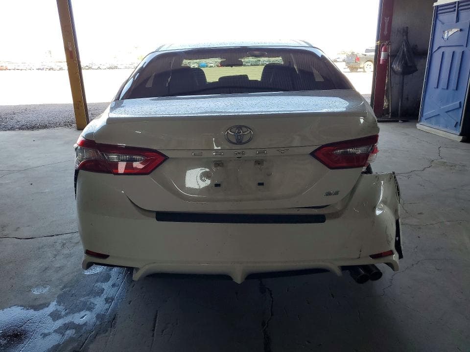 2018 TOYOTA CAMRY SE 6