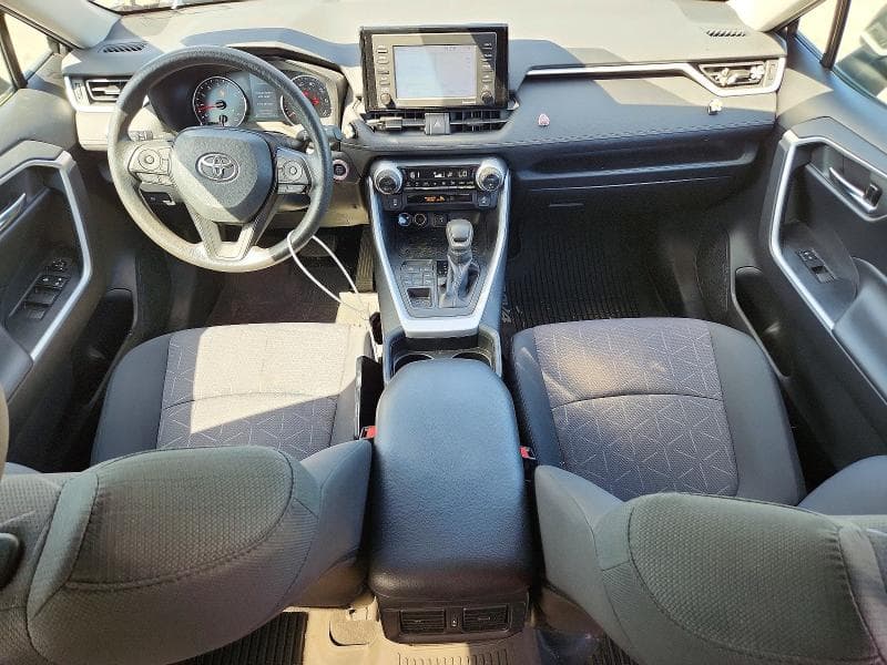2020 TOYOTA RAV4 XLE 8