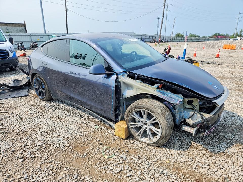 2023 TESLA MODEL Y 4
