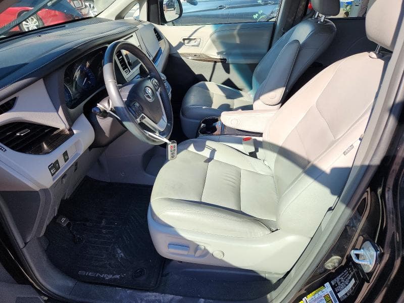 2017 TOYOTA SIENNA XLE 7-PASSENGER 7