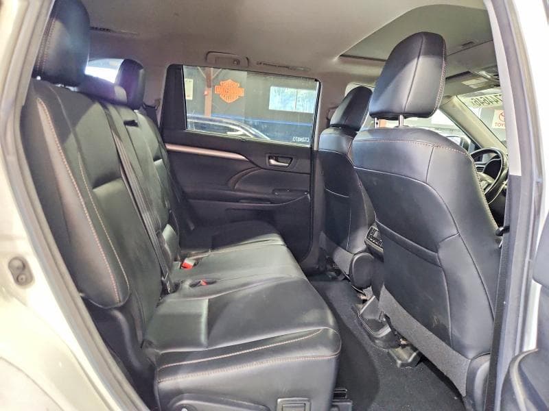 2017 TOYOTA HIGHLANDER XLE 11
