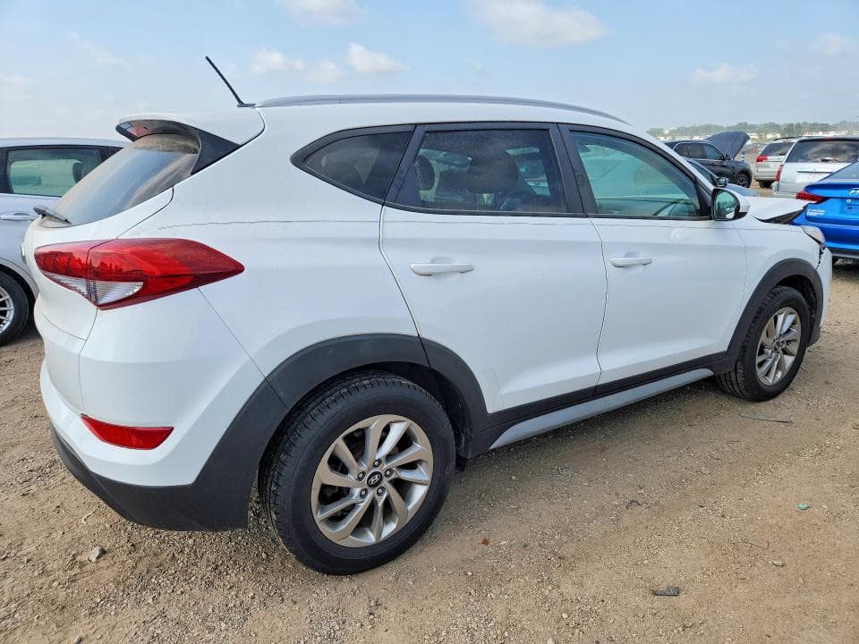 2017 HYUNDAI TUCSON SE 3