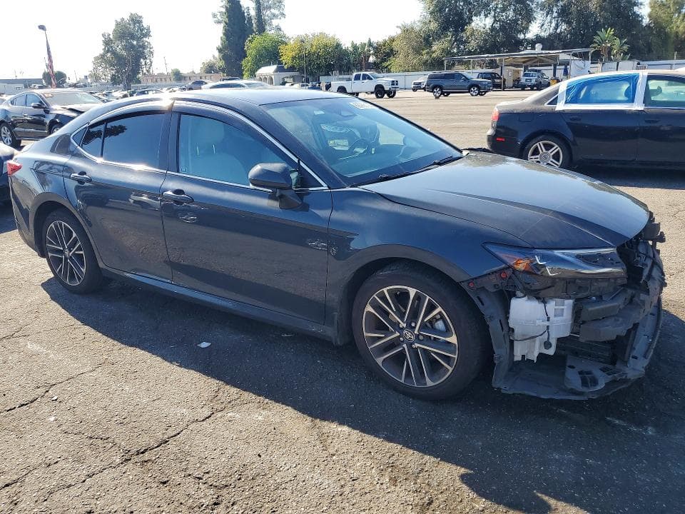 2025 TOYOTA CAMRY XLE 4