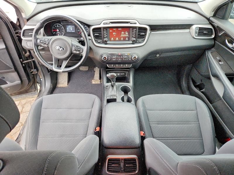 2017 KIA SORENTO LX 8