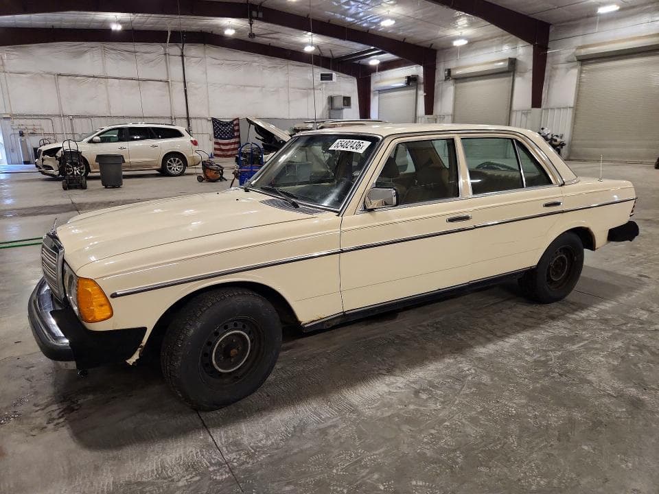 1981 MERCEDES-BENZ 300 D