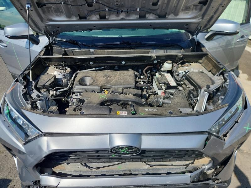 2019 TOYOTA RAV4 XLE 12
