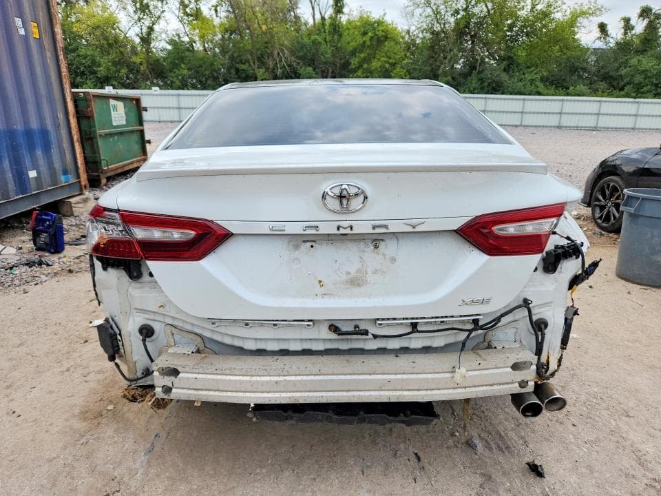 2018 TOYOTA CAMRY XSE 6