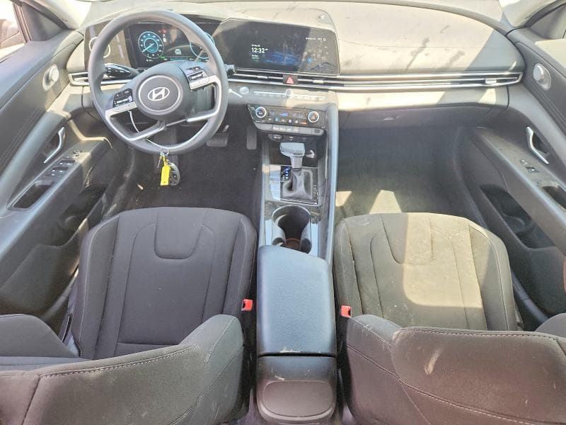 2024 HYUNDAI ELANTRA BLUE 8