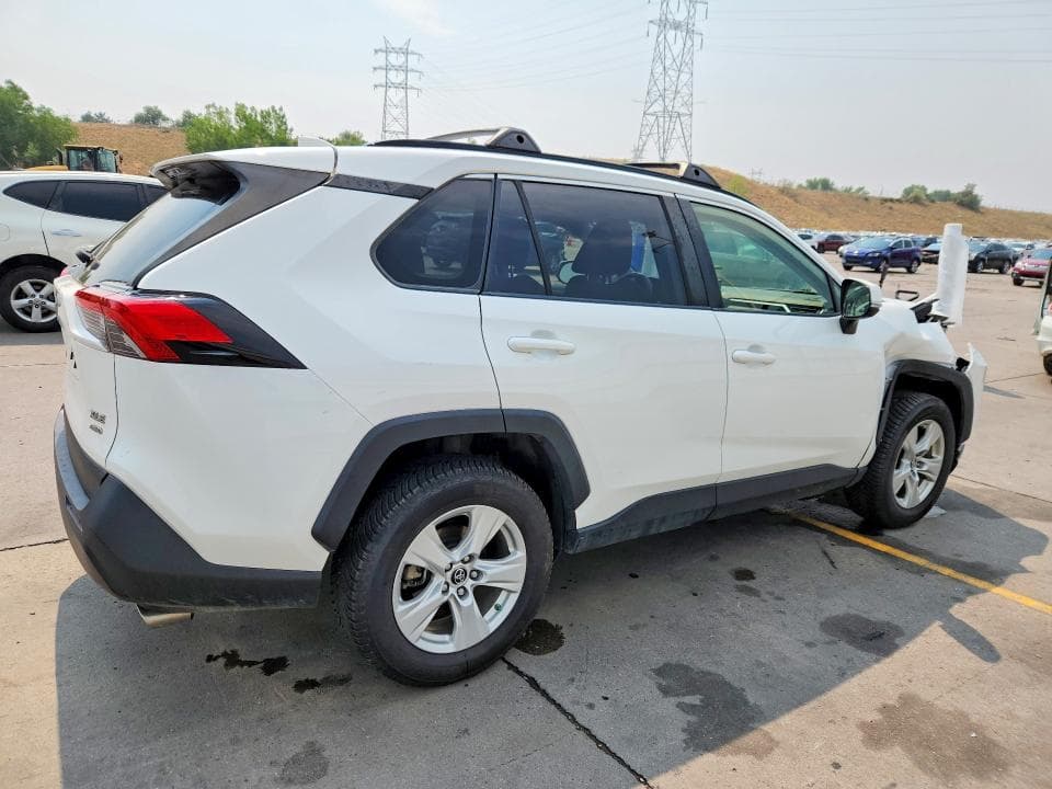 2019 TOYOTA RAV4 XLE 3