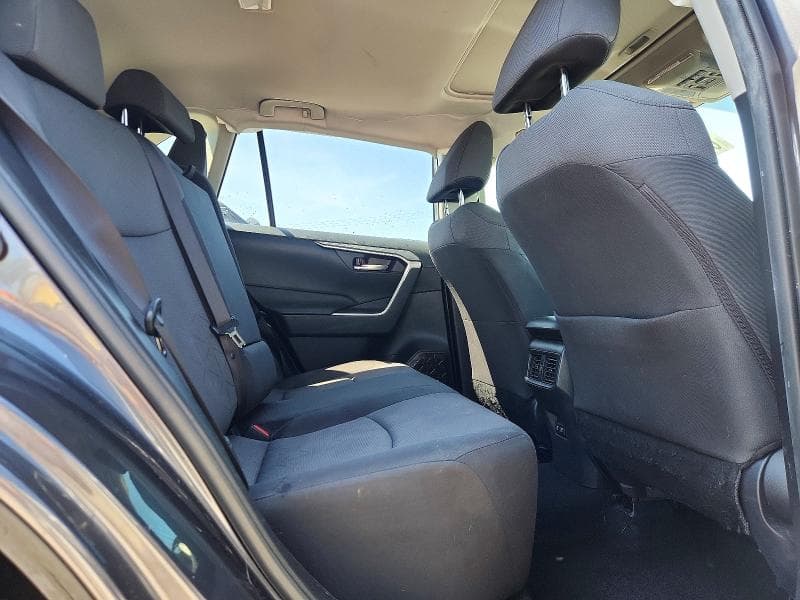 2019 TOYOTA RAV4 XLE 11