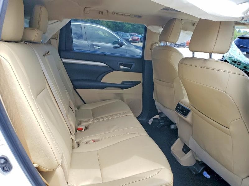 2018 TOYOTA HIGHLANDER XLE 11