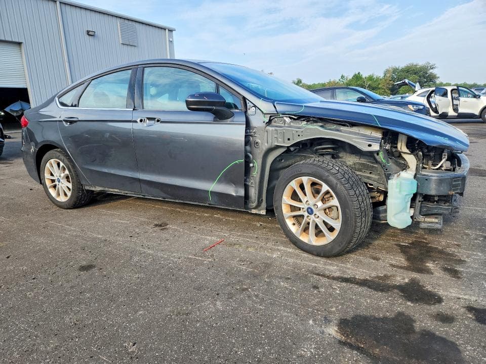 2020 FORD FUSION SE 4