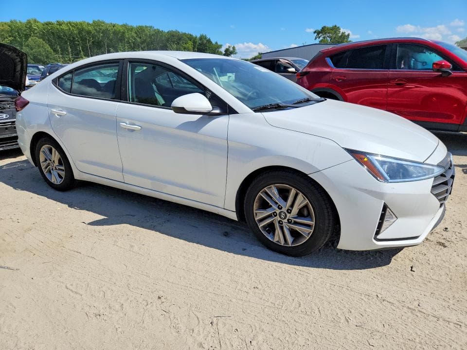 2020 HYUNDAI ELANTRA SEL 4