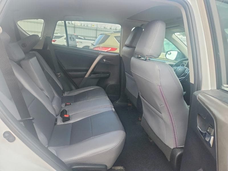 2018 TOYOTA RAV4 XLE 10