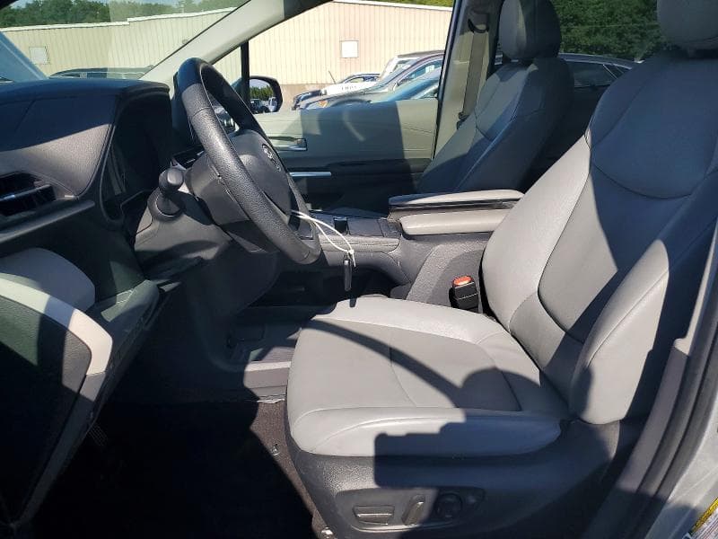 2023 TOYOTA SIENNA XLE 7