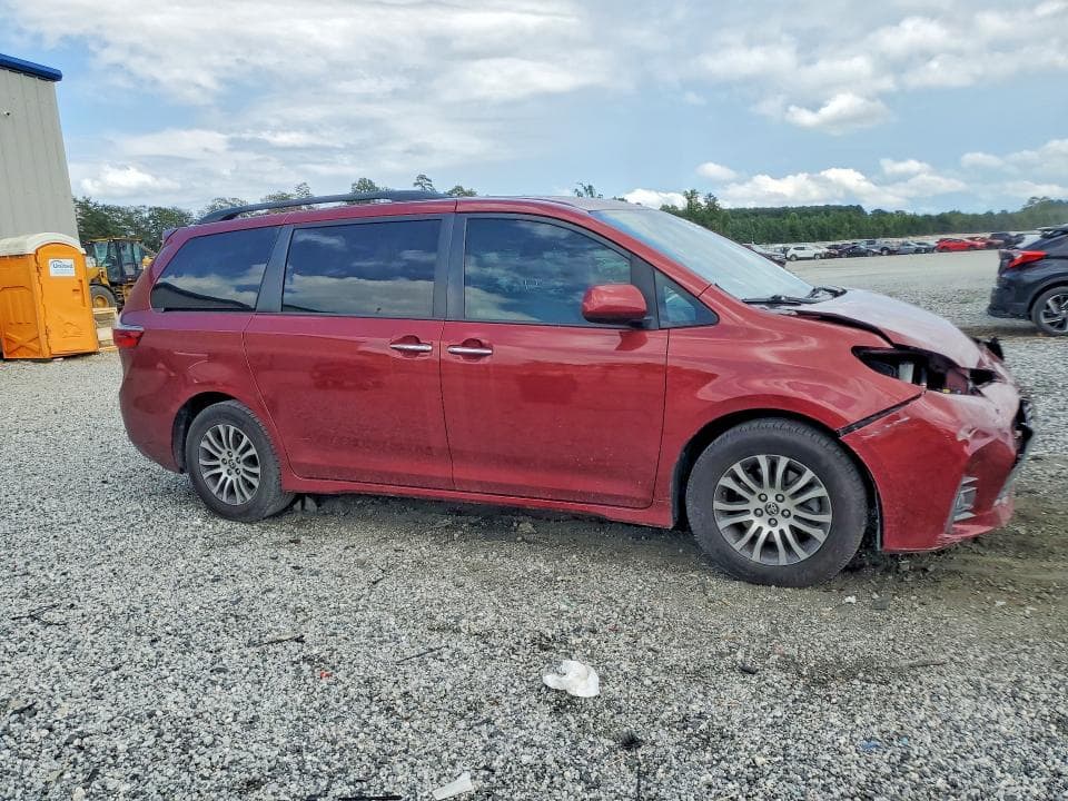 2020 TOYOTA SIENNA XLE 8-PASSENGER 4