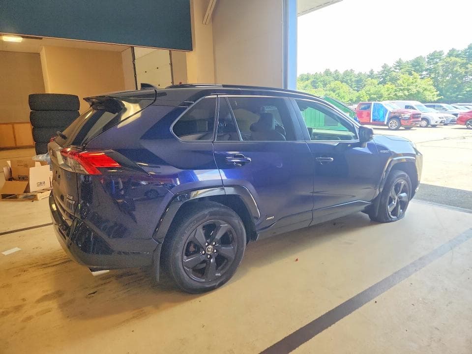 2019 TOYOTA RAV4 XSE 3