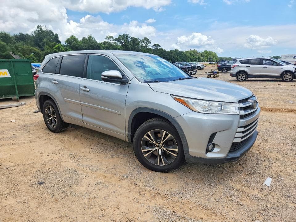2017 TOYOTA HIGHLANDER LE PLUS 4