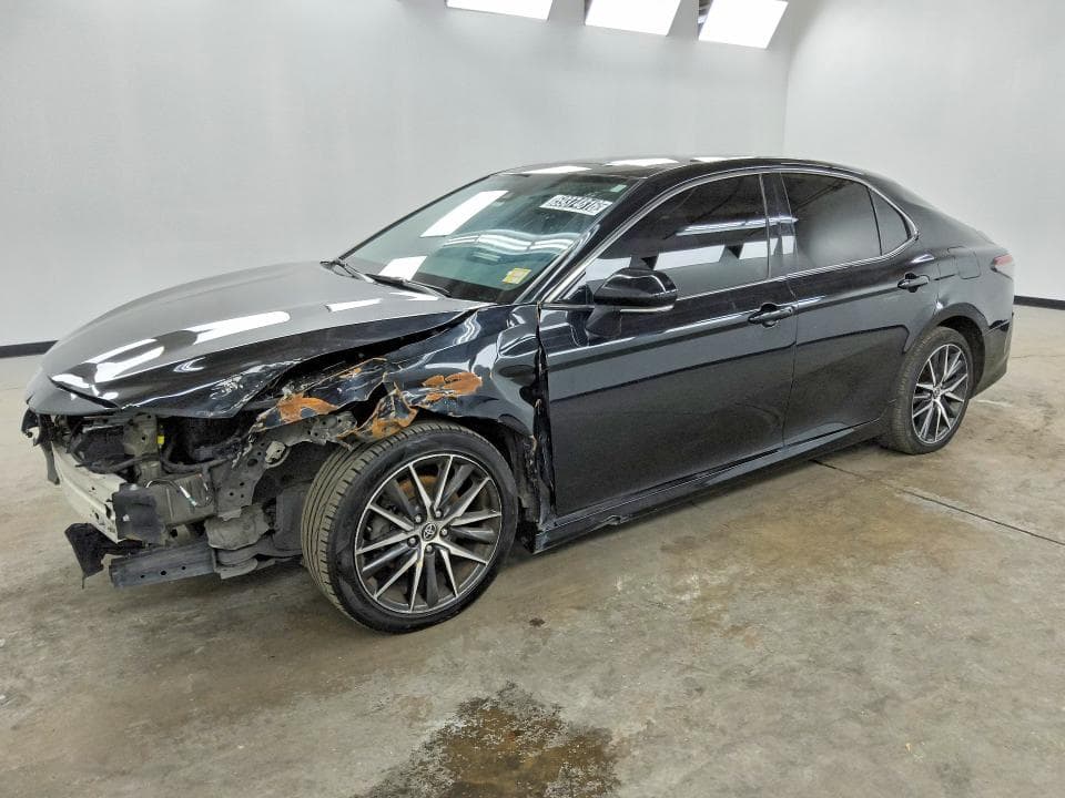 2023 TOYOTA CAMRY XLE