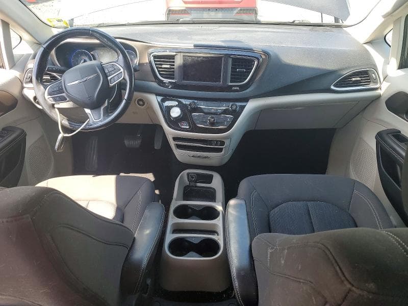 2020 CHRYSLER VOYAGER LX 8