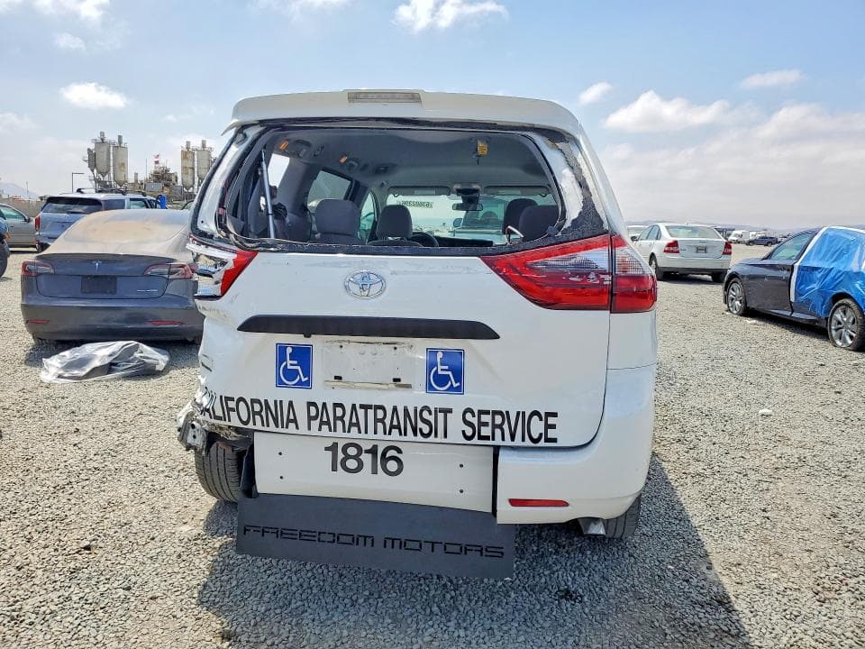 2020 TOYOTA SIENNA L 6
