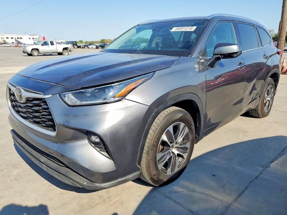 2021 TOYOTA HIGHLANDER XLE - 1