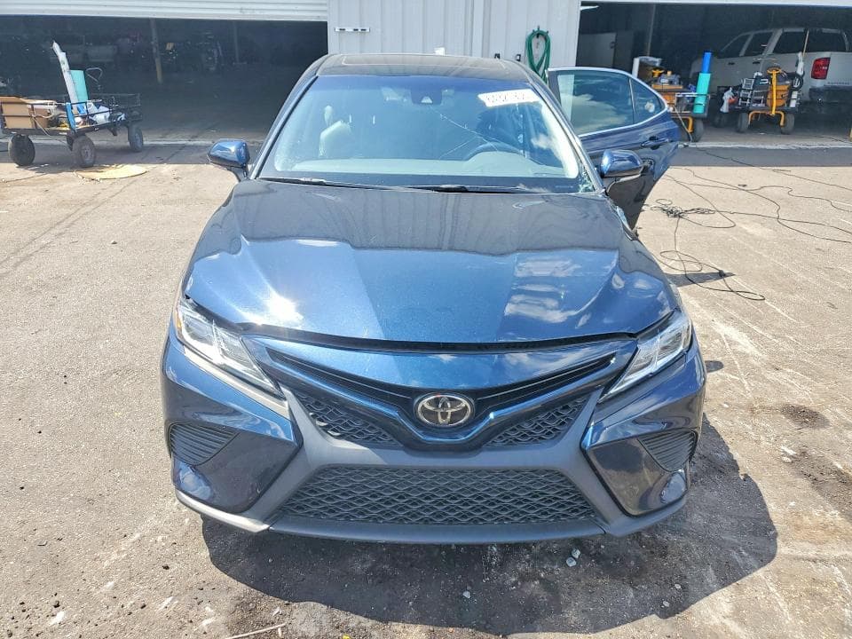 2018 TOYOTA CAMRY SE 5