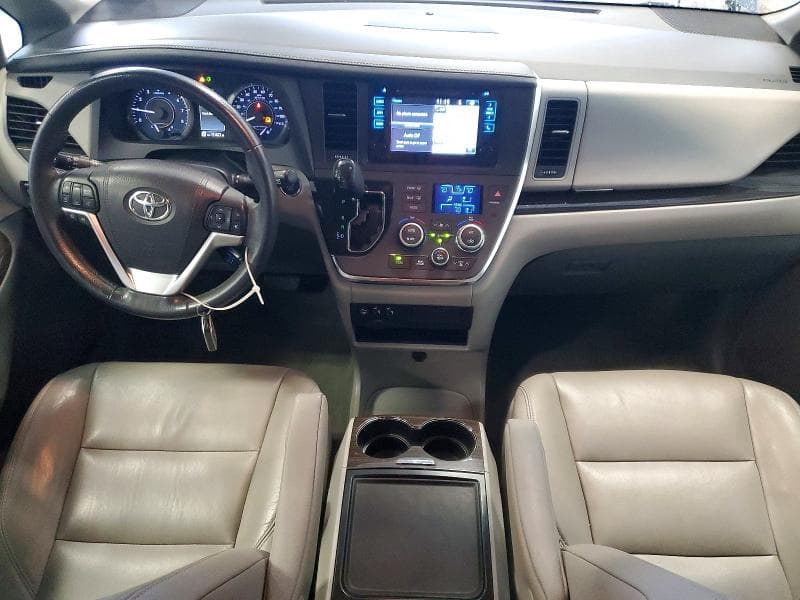 2017 TOYOTA SIENNA XLE 7-PASSENGER 8