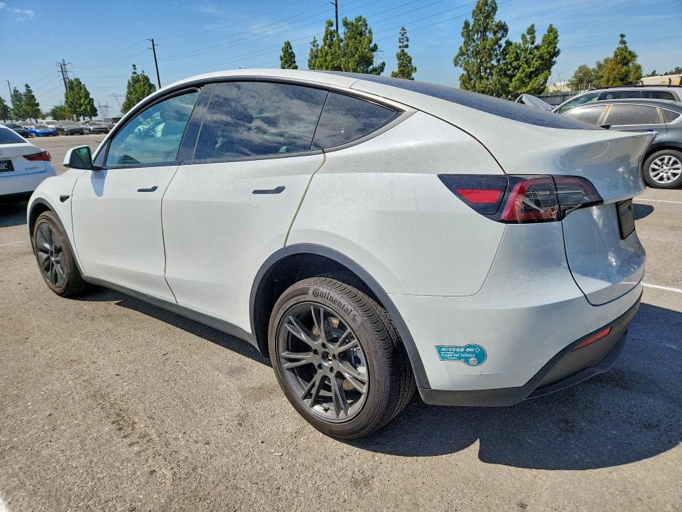 2025 TESLA MODEL Y 2