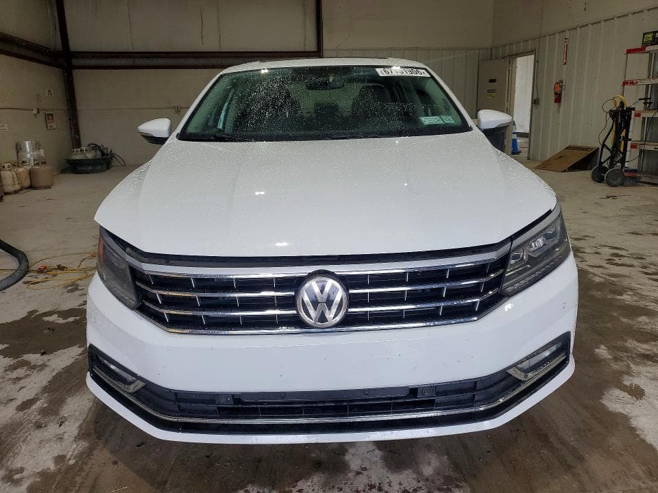 2018 VOLKSWAGEN PASSAT SE 5