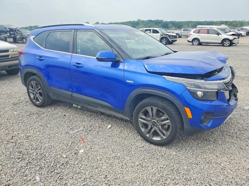 2021 KIA SELTOS S 4