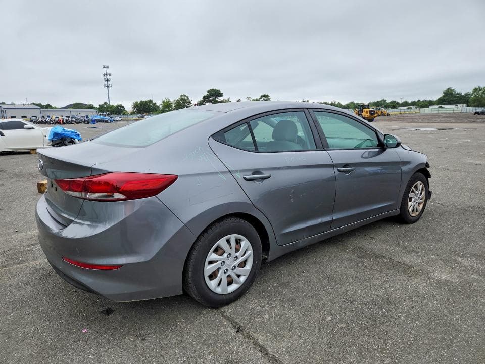 2018 HYUNDAI ELANTRA SE 3