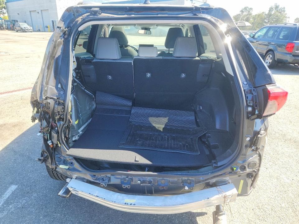 2025 TOYOTA RAV4 XLE PREMIUM 6
