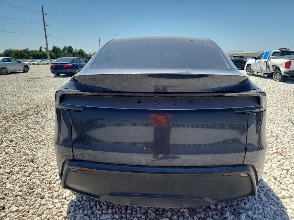 2026 TESLA MODEL Y 6